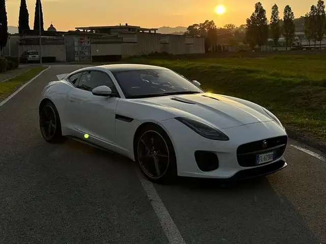 Jaguar F-Type F-Type 2018 2.0 i4 R-Dynamic rwd 300cv auto