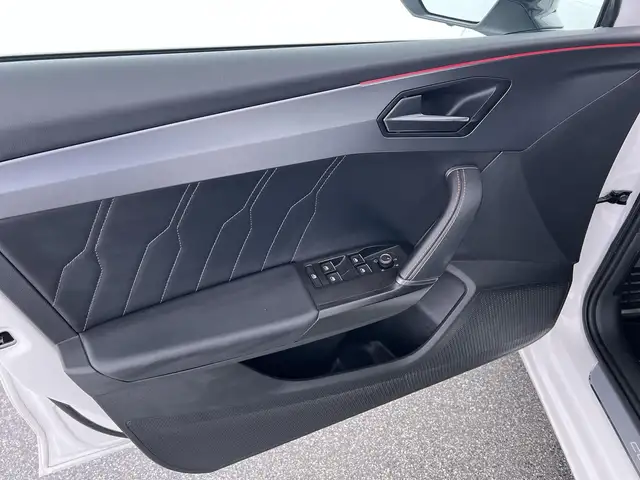 Cupra Leon view 11
