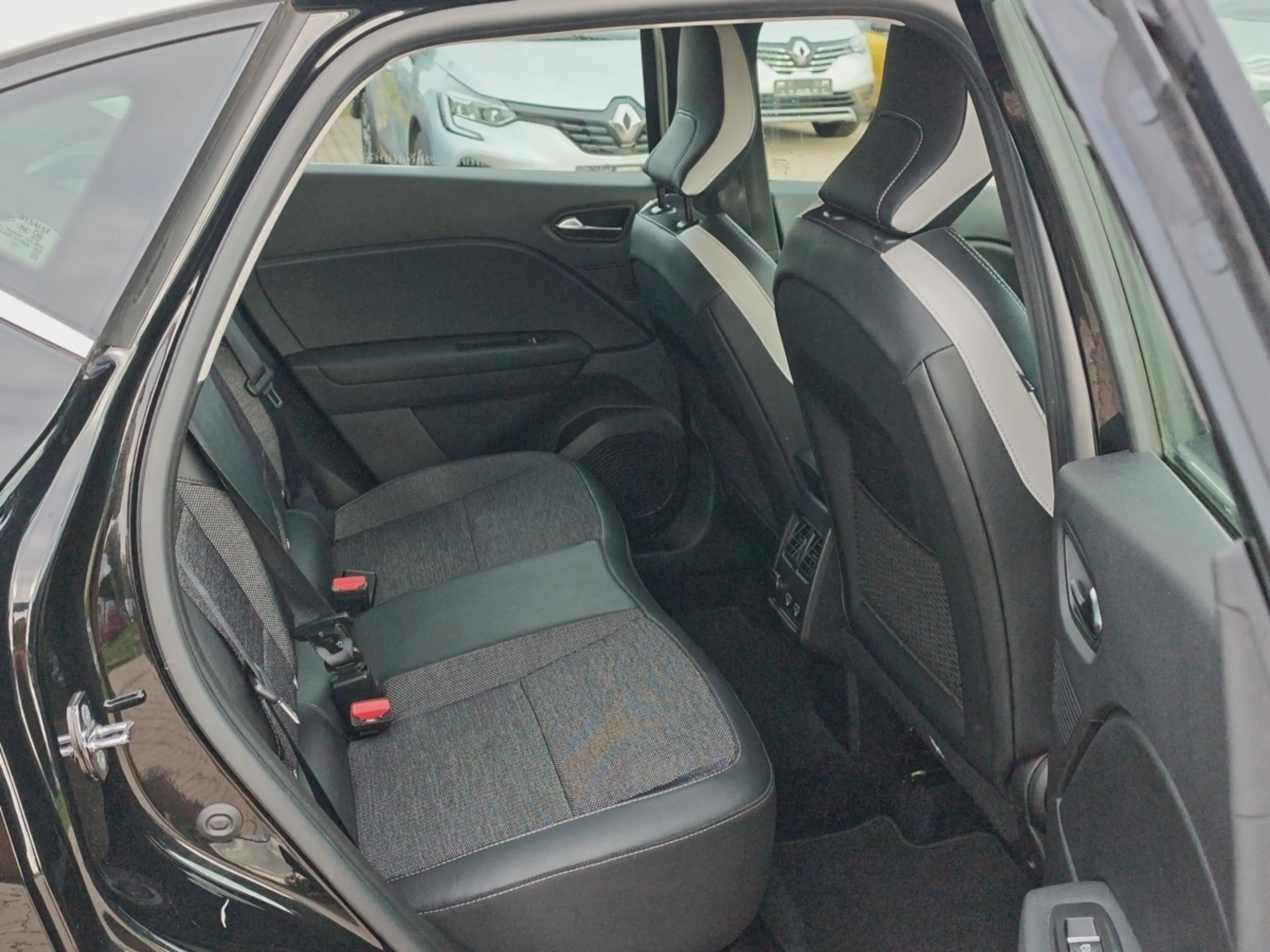 Renault Captur INTENS TCe 90 — photo 14