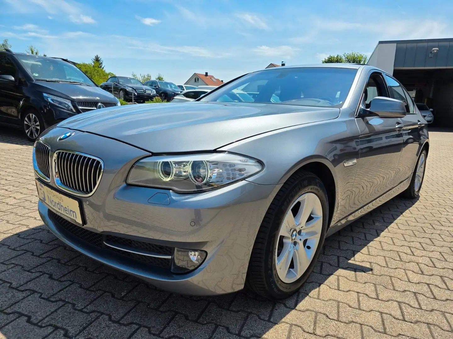 BMW 528 i Lim. Automatik/Xenon/Navi/GSD Grau - 1