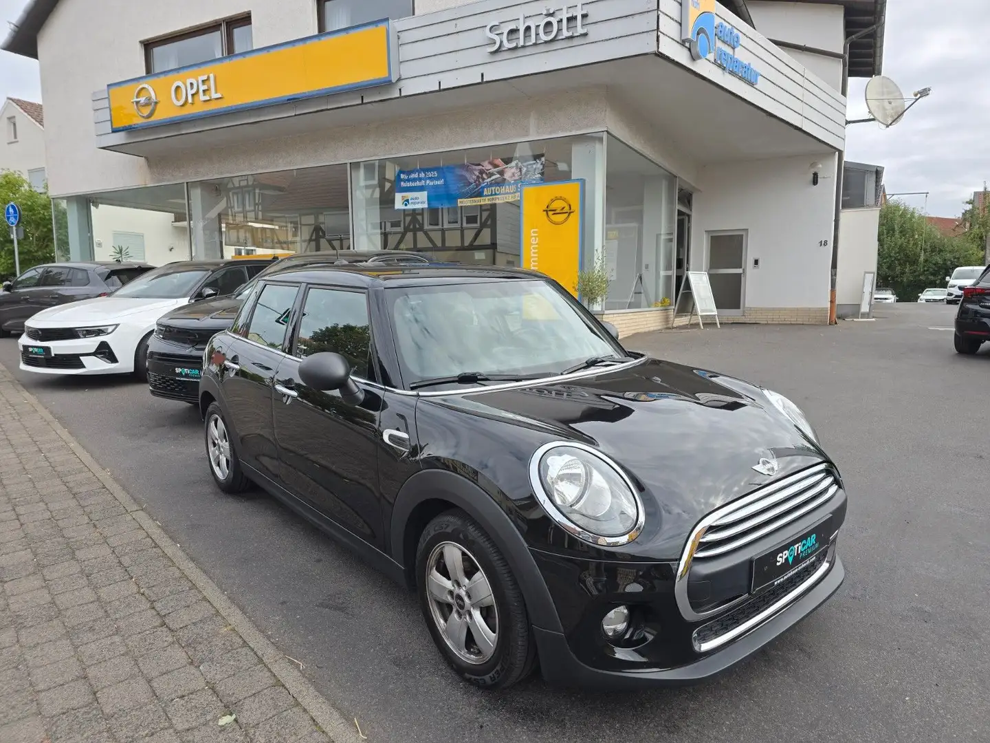 MINI One Salt 5-trg./NAVI/SHZ/PDC/KLIMA/8-FACH ALU Schwarz - 1