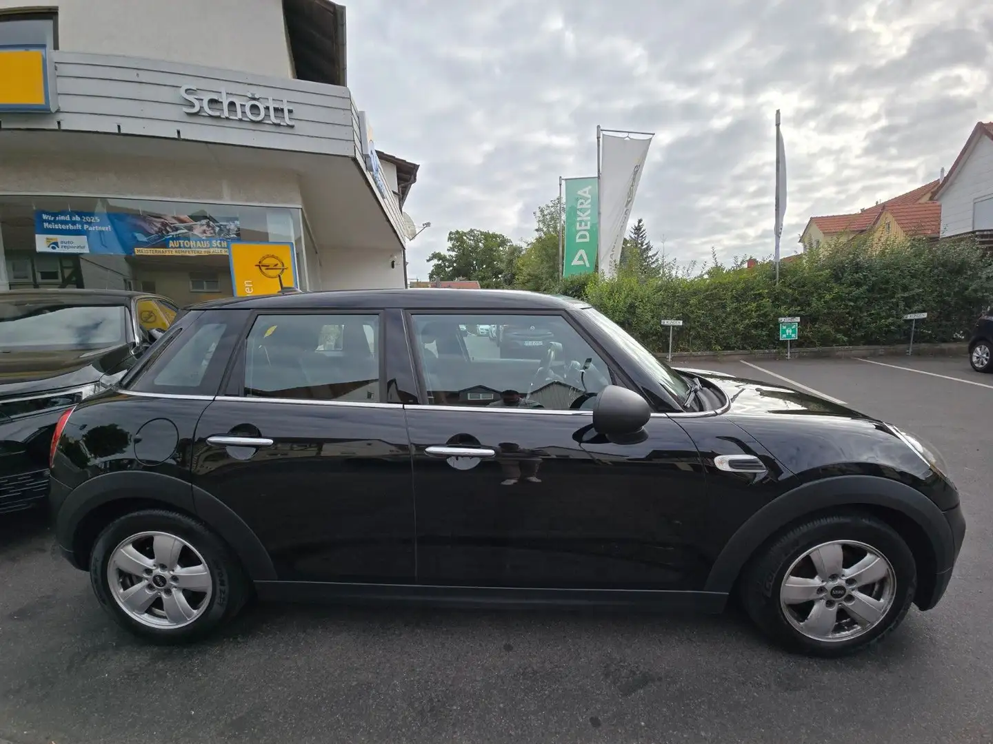 MINI One Salt 5-trg./NAVI/SHZ/PDC/KLIMA/8-FACH ALU Schwarz - 2