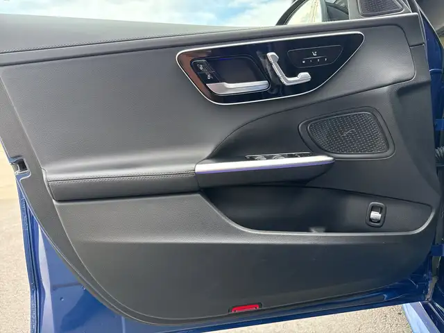 Mercedes-Benz C-Class view 11