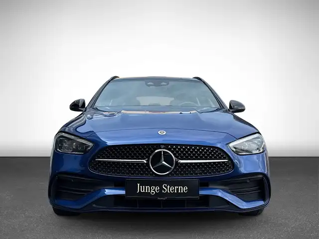 Mercedes-Benz C-Class view 4
