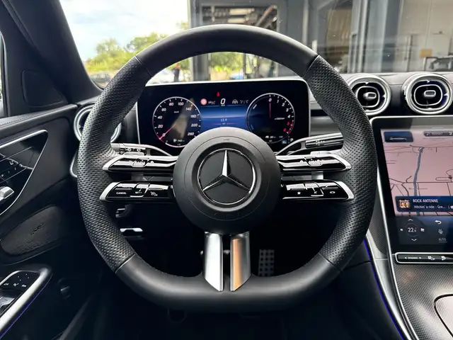 Mercedes-Benz C-Class view 9