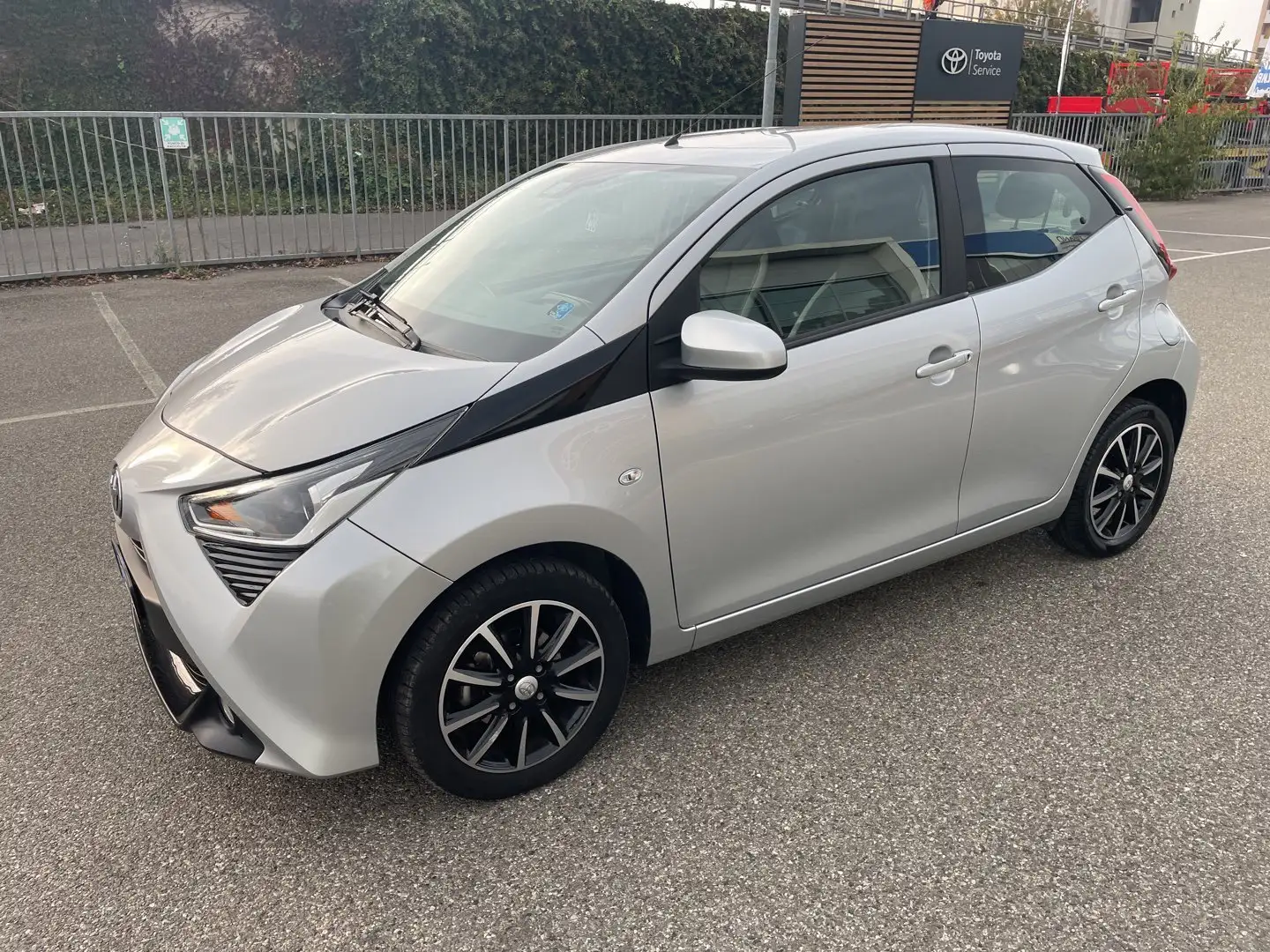 Toyota Aygo Aygo 1.0 VVT-i 72 CV 5 porte x-play Argento - 1