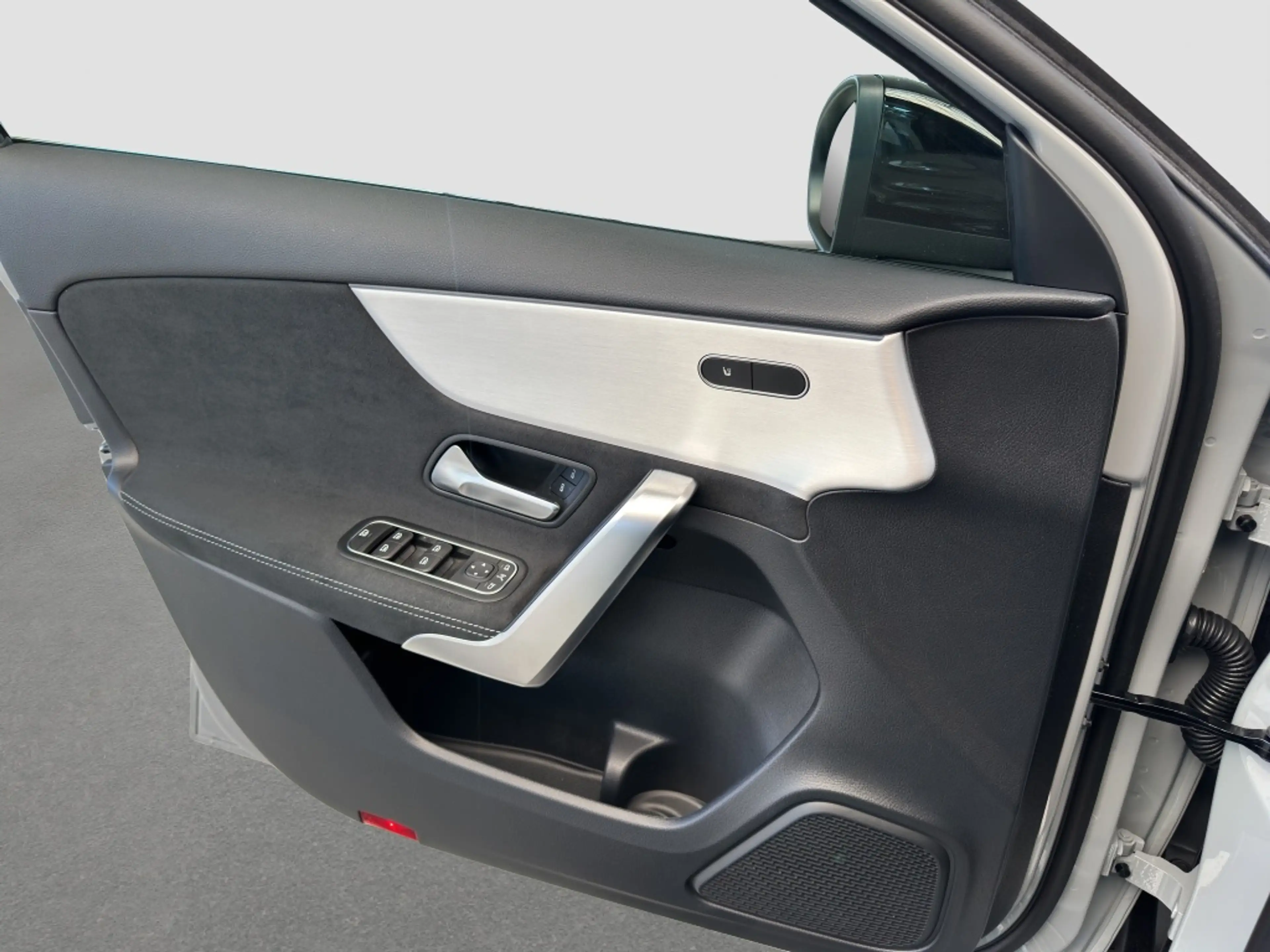 Mercedes-Benz A 200 Kompaktlimousine AMG*NIGHT*SpH*AHK*LED*PDC — photo 9