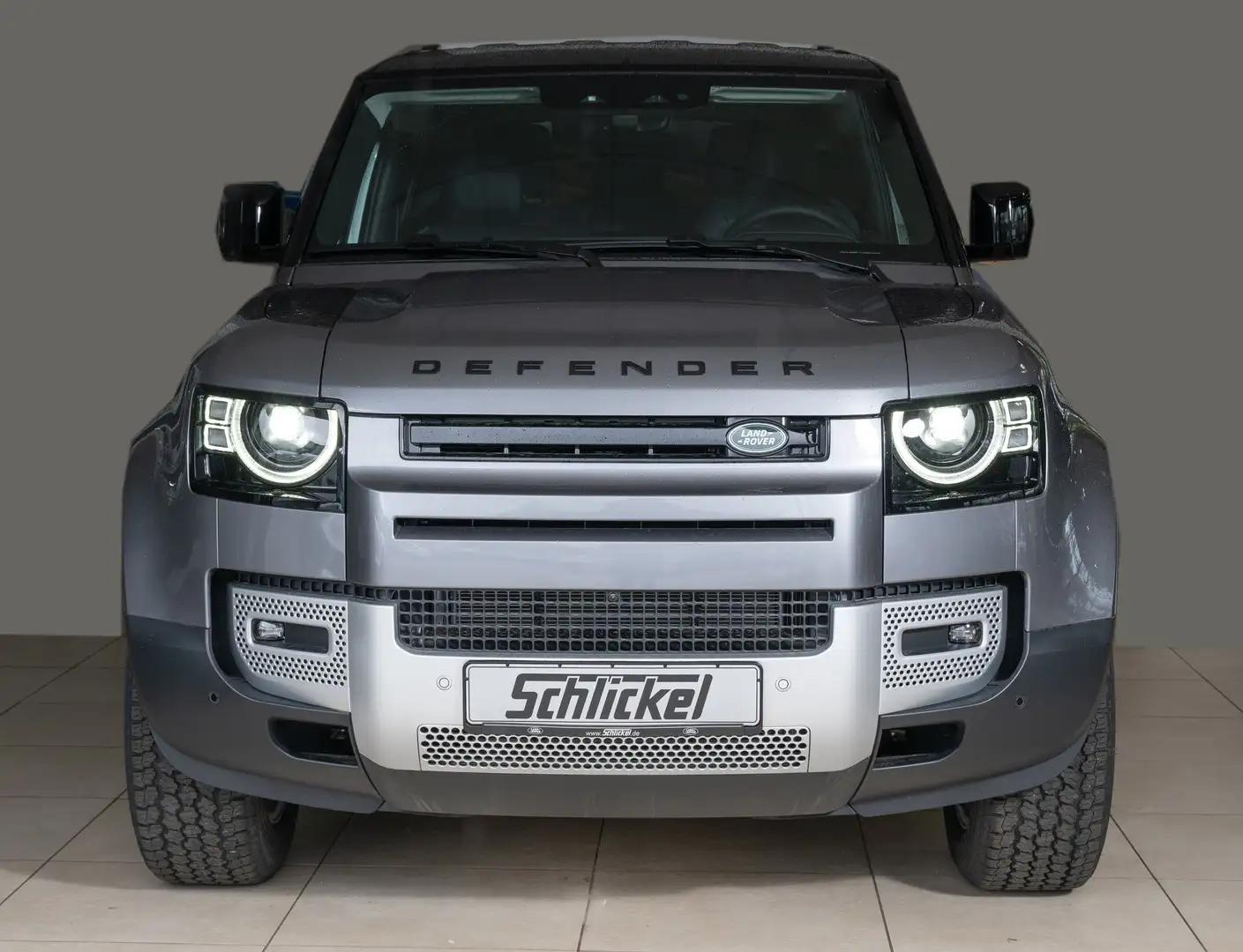 Land Rover Defender 90 D200 SE Navi Leder 360°Kamera AHK Black Pack Šedá - 2