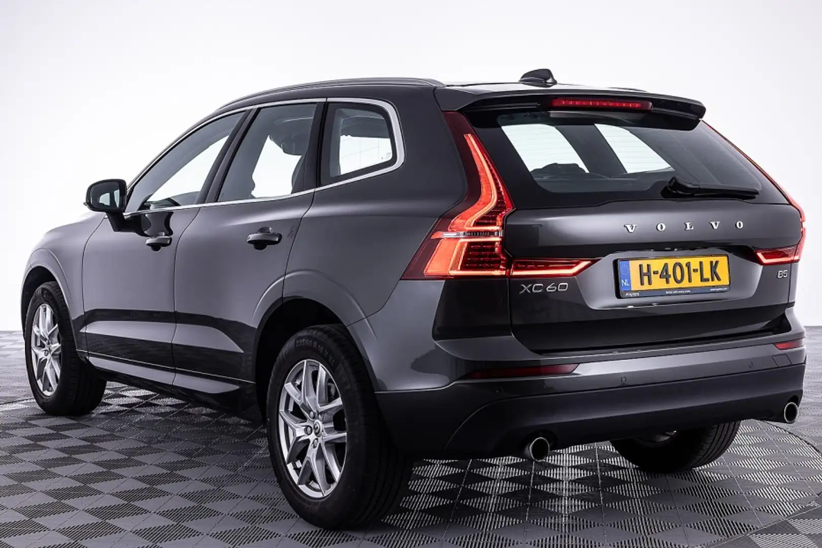 Volvo XC60 2.0 B5 Momentum Pro *PINE GREY* ✅ 1e Eigenaar Grijs - 2