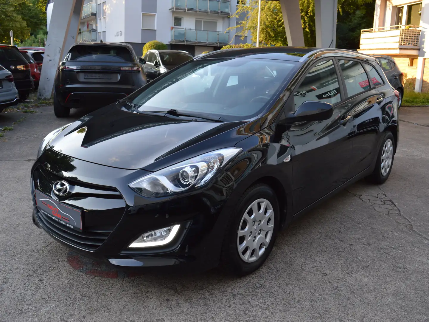 Hyundai i30 i30cw 1.4 Trend*Sitzheizung*Tempomat* Black - 1