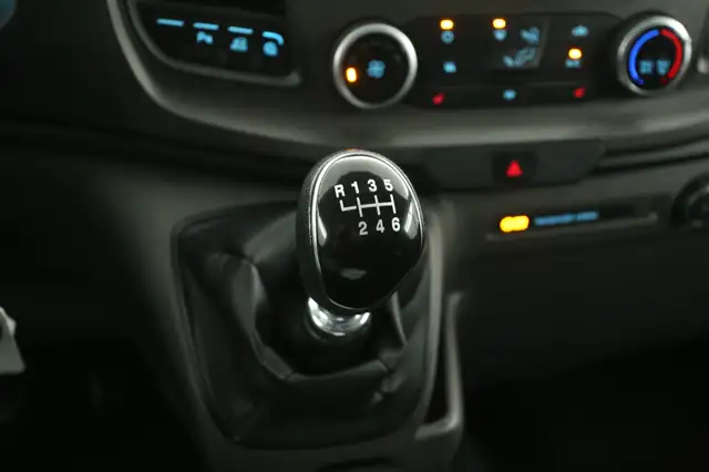 Ford Transit Custom view 20