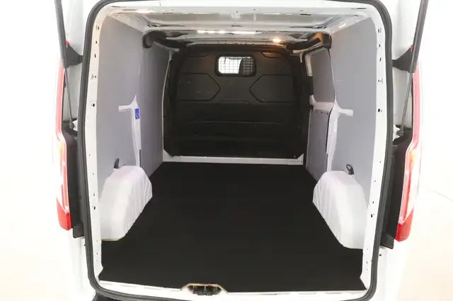 Ford Transit Custom view 3