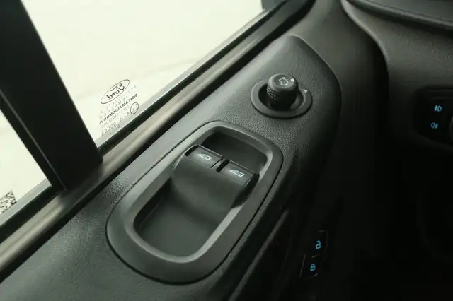 Ford Transit Custom view 19