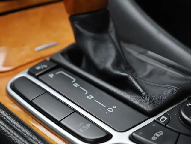 Mercedes-Benz SL view 19
