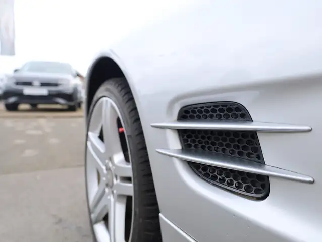 Mercedes-Benz SL view 8
