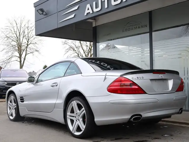Mercedes-Benz SL view 10
