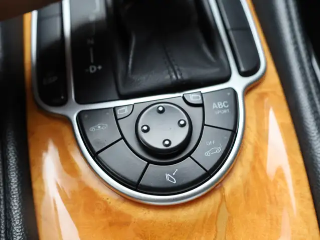 Mercedes-Benz SL view 21