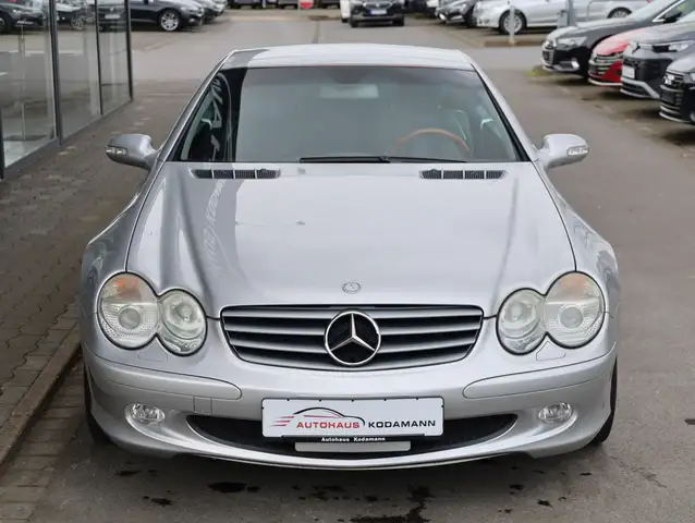Mercedes-Benz SL view 4