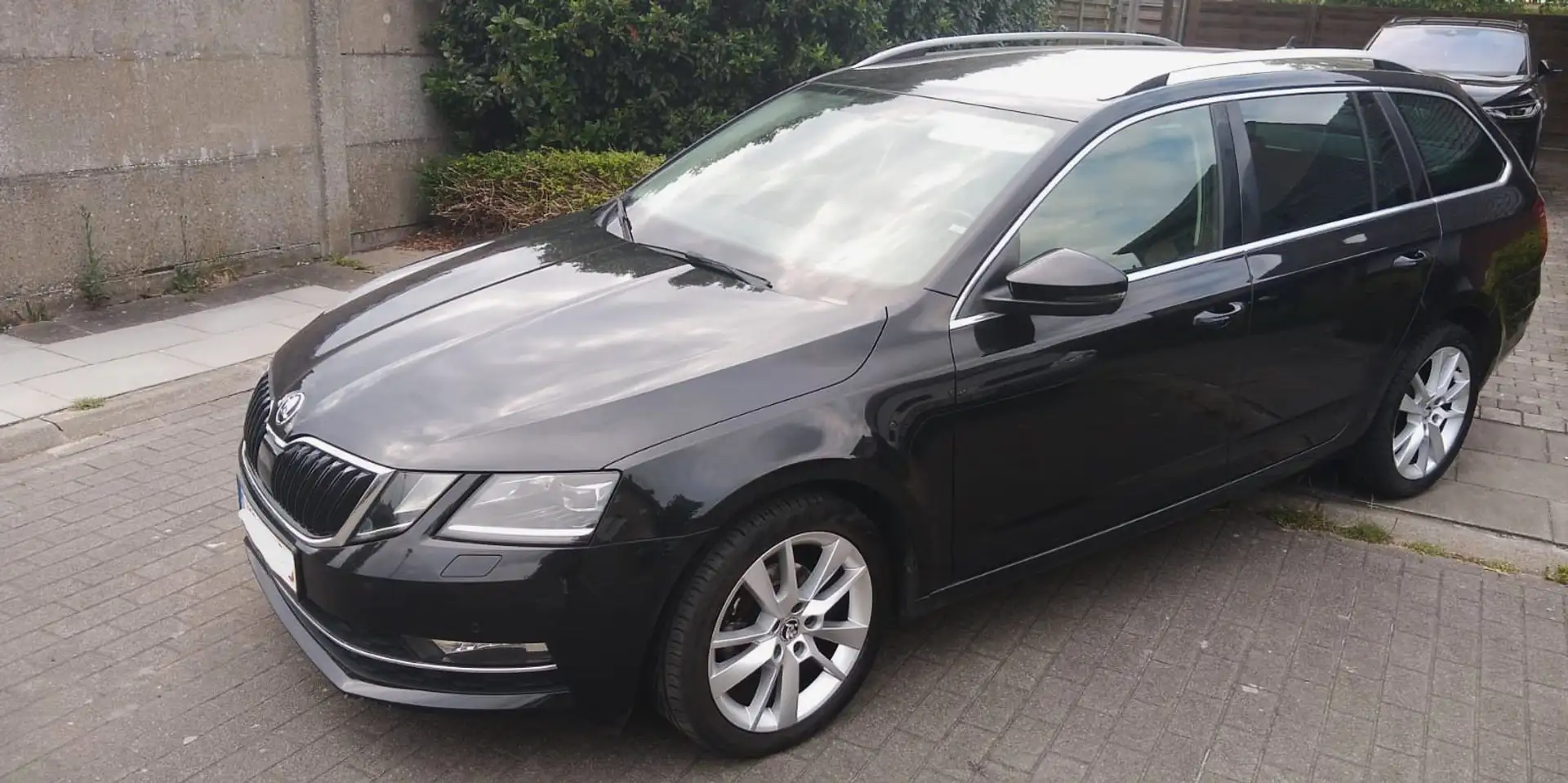 Skoda Octavia Octavia Combi 1.6 TDI DSG Style Zwart - 1