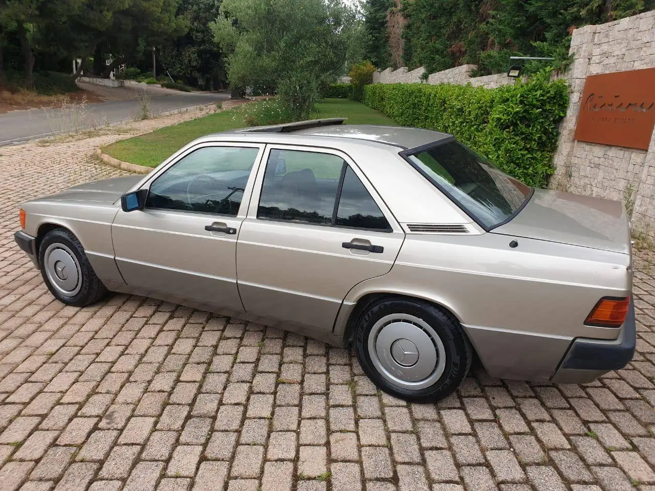 Mercedes-Benz 190 E 1.8, foto 2