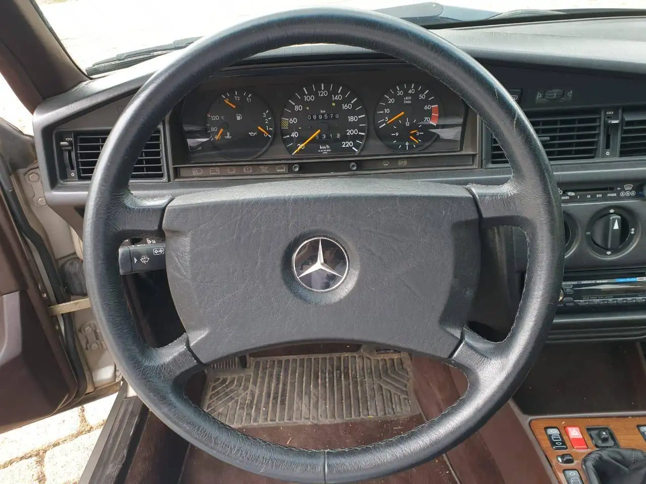 Mercedes-Benz 190 E 1.8, foto 11