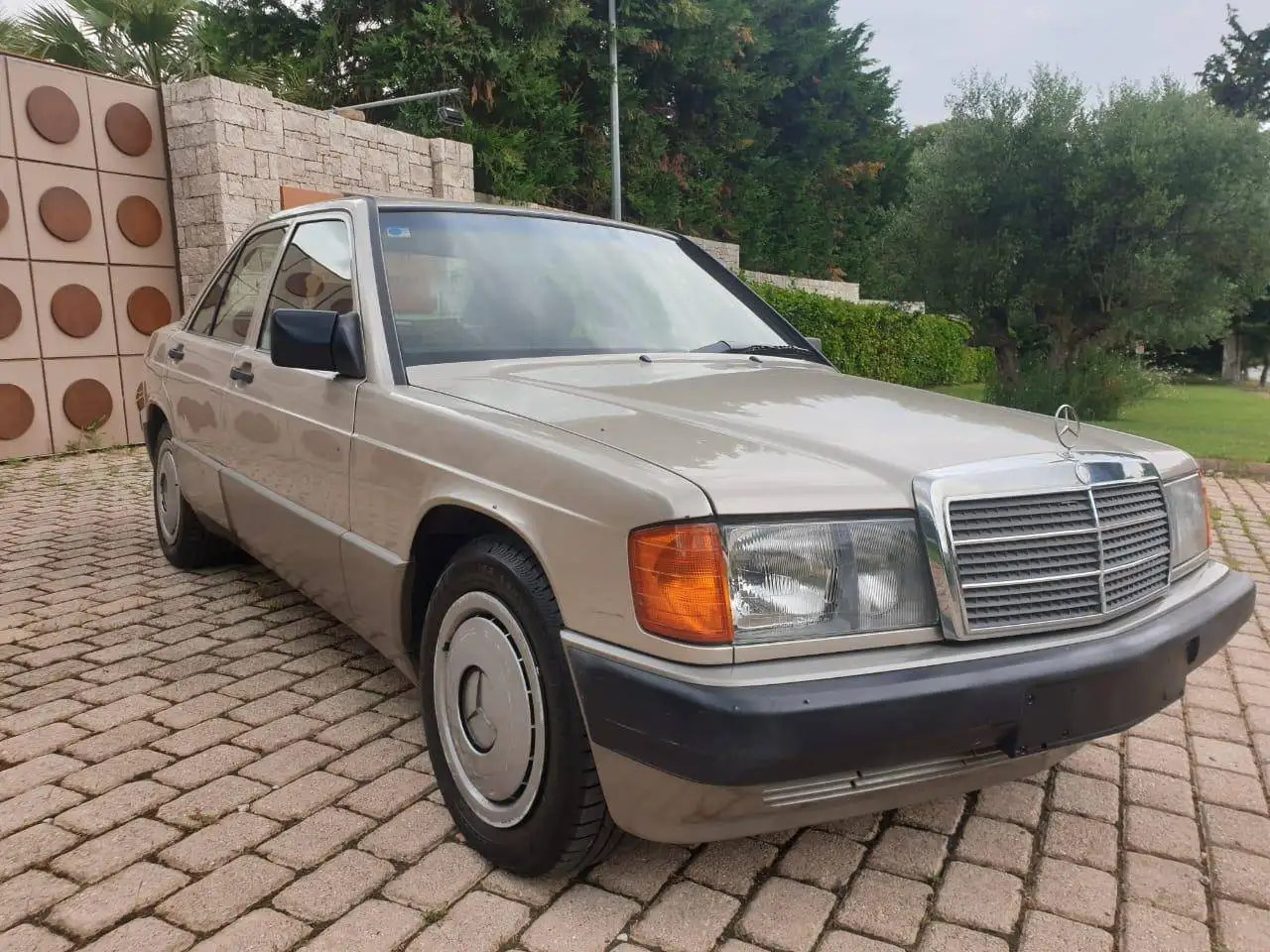 Mercedes-Benz 190 E 1.8, foto 1