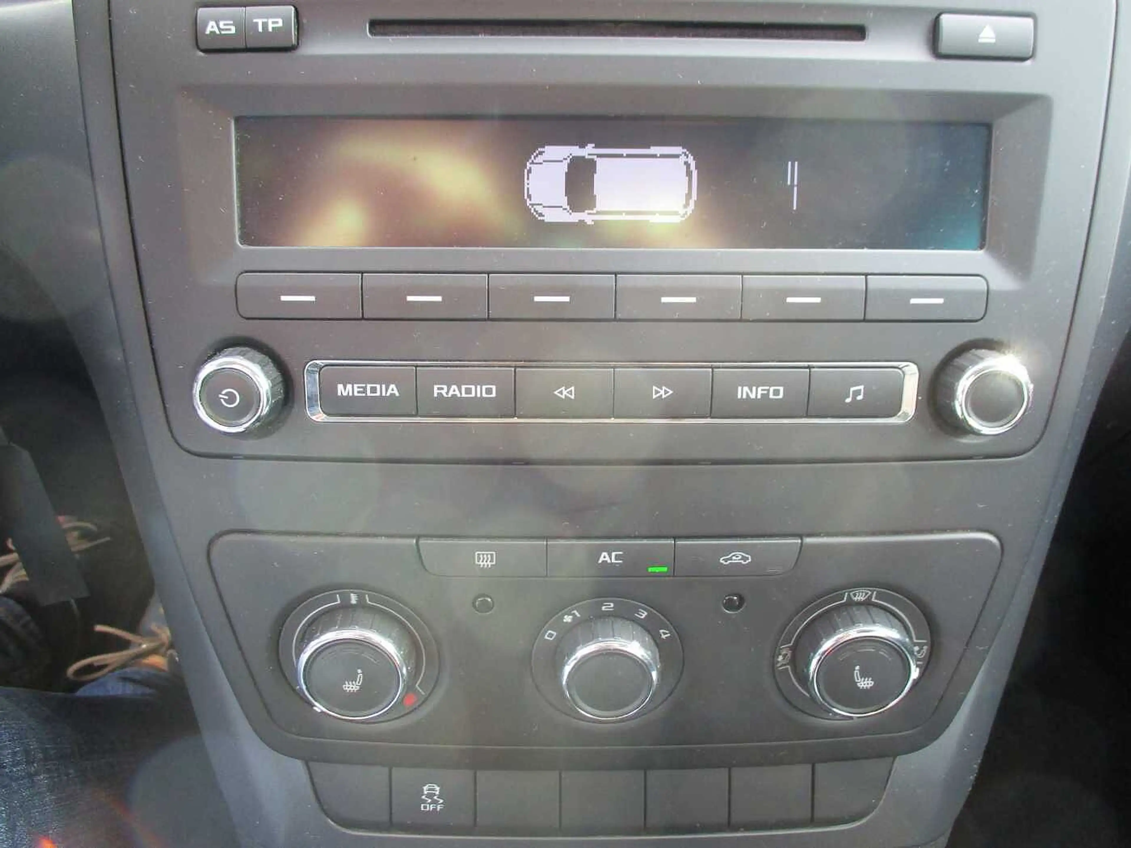 Skoda Yeti 1.2 TSI Active PLUS EDITION — photo 9