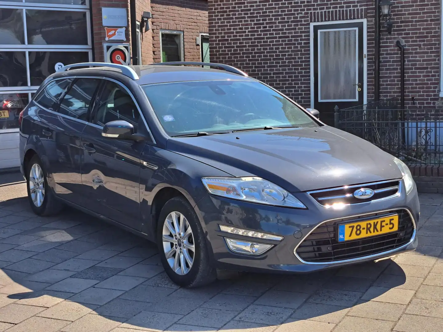 Ford Mondeo Wagon 1.6 EcoBoost Titanium Grijs - 2