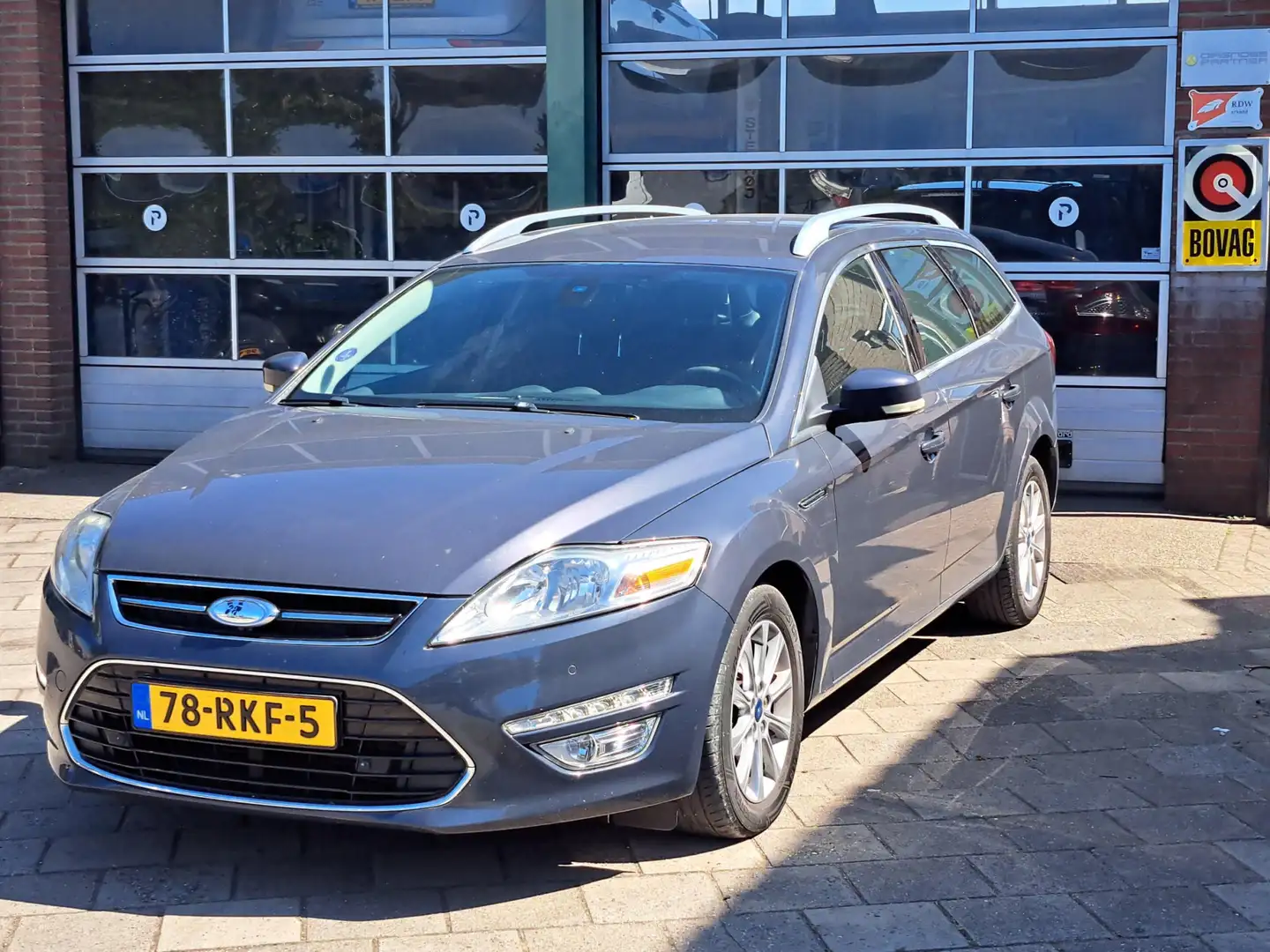 Ford Mondeo Wagon 1.6 EcoBoost Titanium Grijs - 1