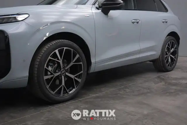 Audi Q3 view 4