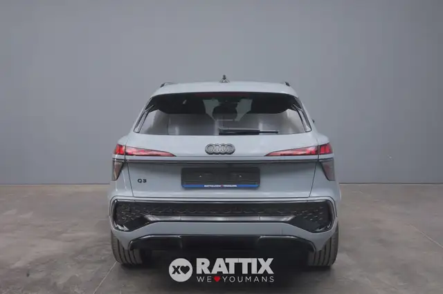 Audi Q3 view 5