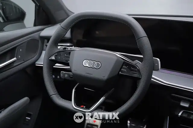 Audi Q3 view 11