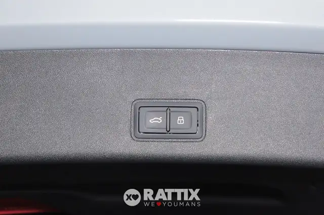 Audi Q3 view 8