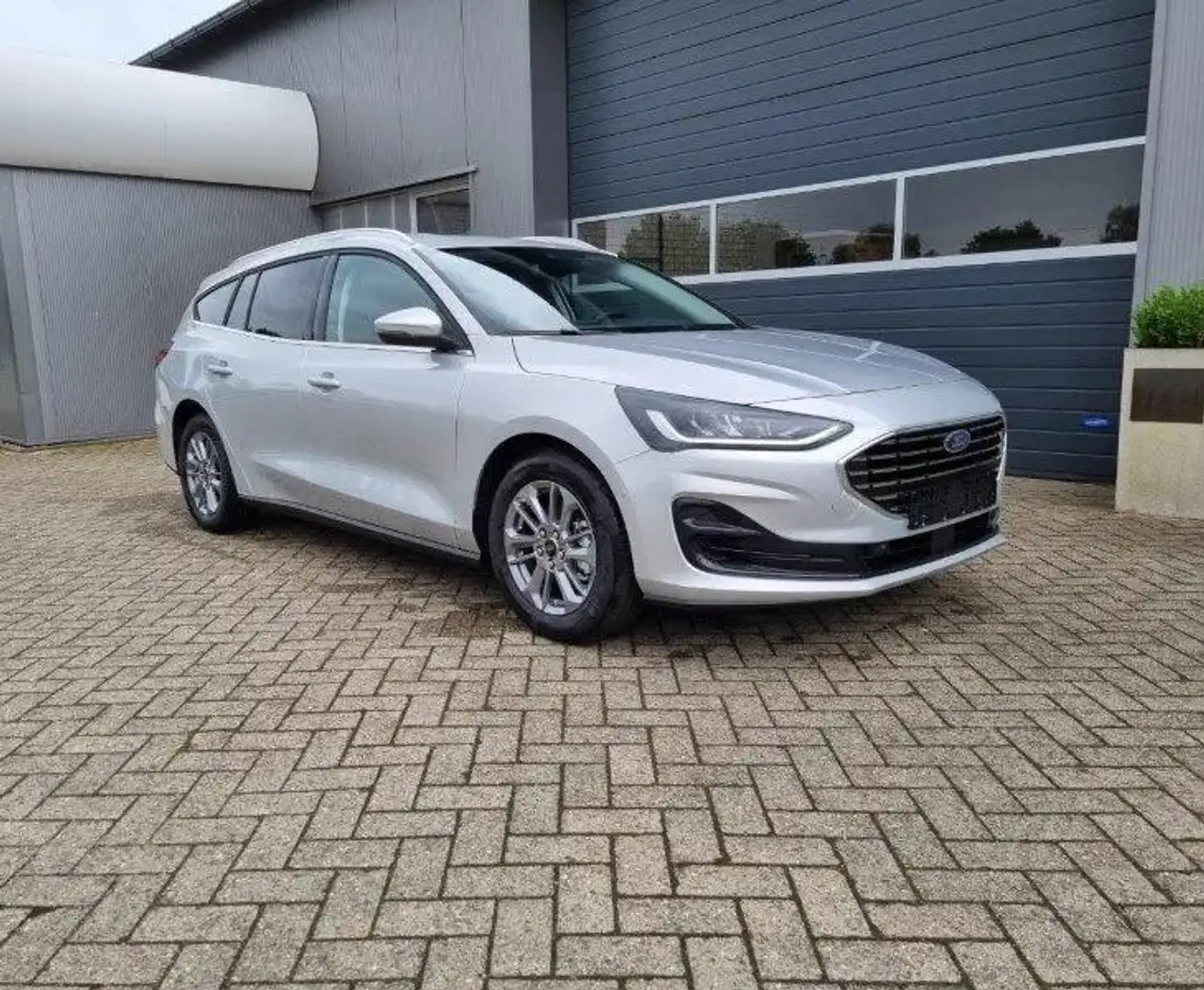Ford Focus Titanium Hybrid Silber - 2