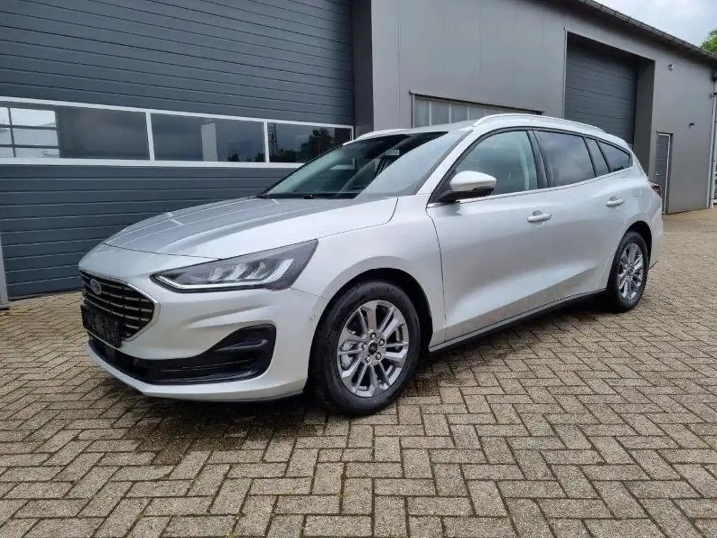 Ford Focus Titanium Hybrid Silber - 1