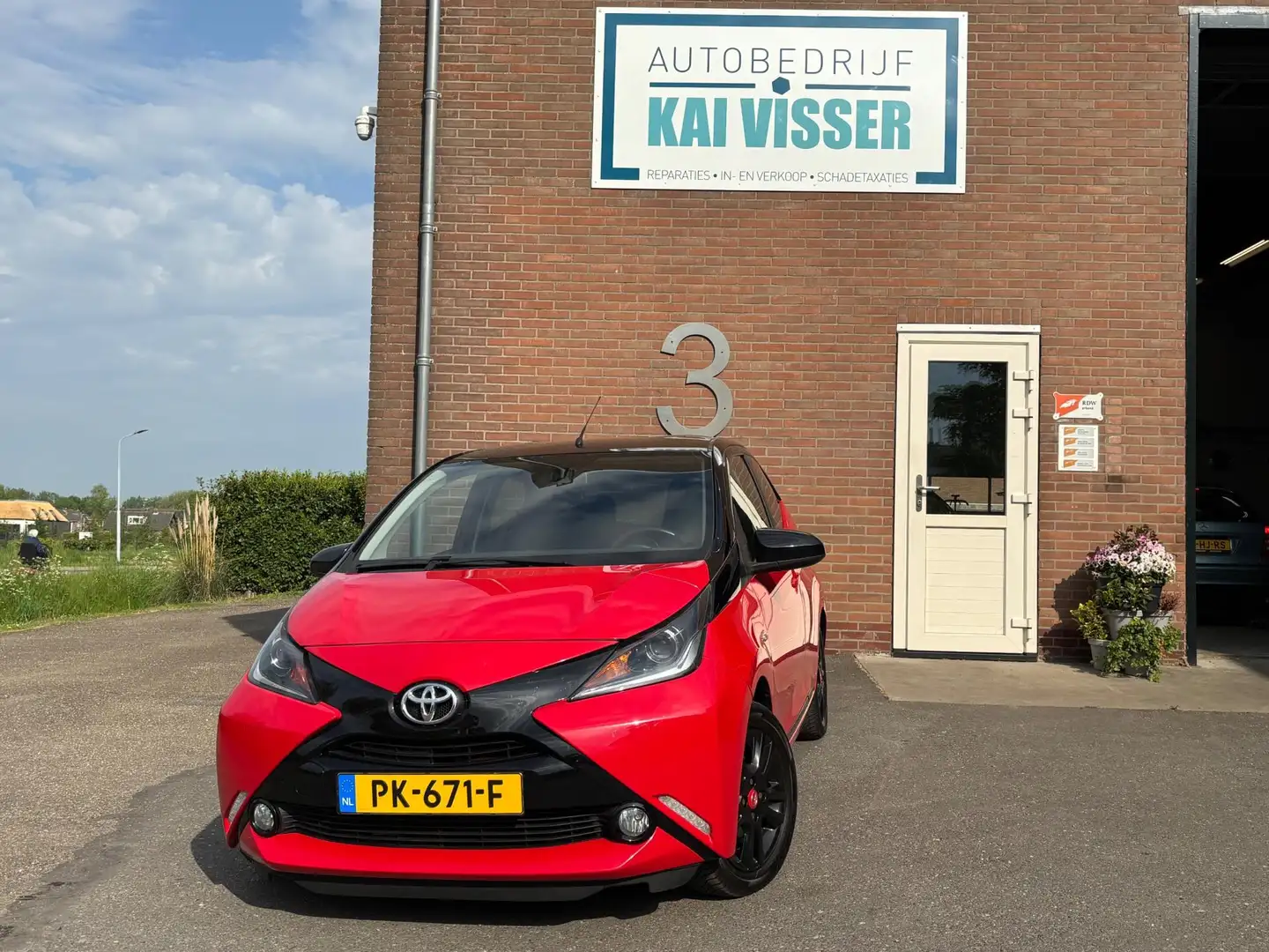 Toyota Aygo 1.0 VVT-i x-cite Rojo - 1