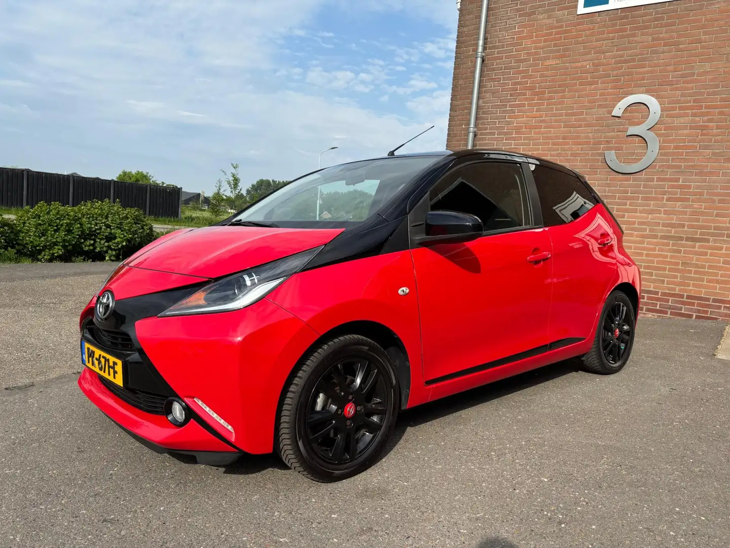 Toyota Aygo 1.0 VVT-i x-cite Rojo - 2
