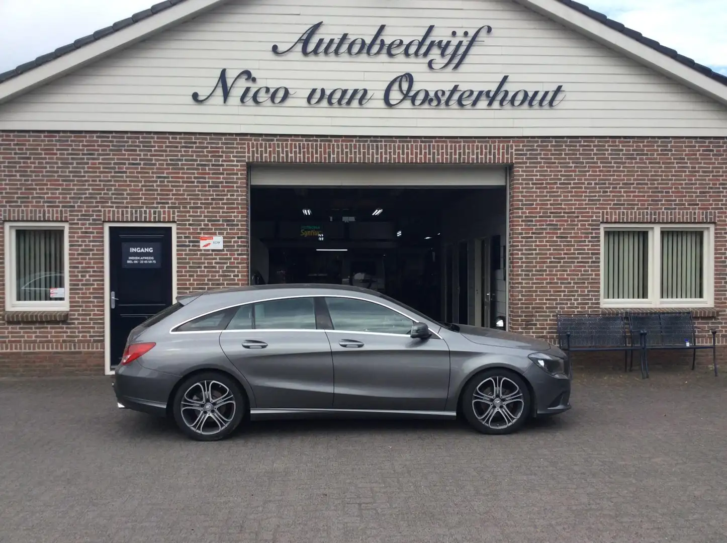 Mercedes-Benz CLA 200 Shooting Brake Grijs - 2