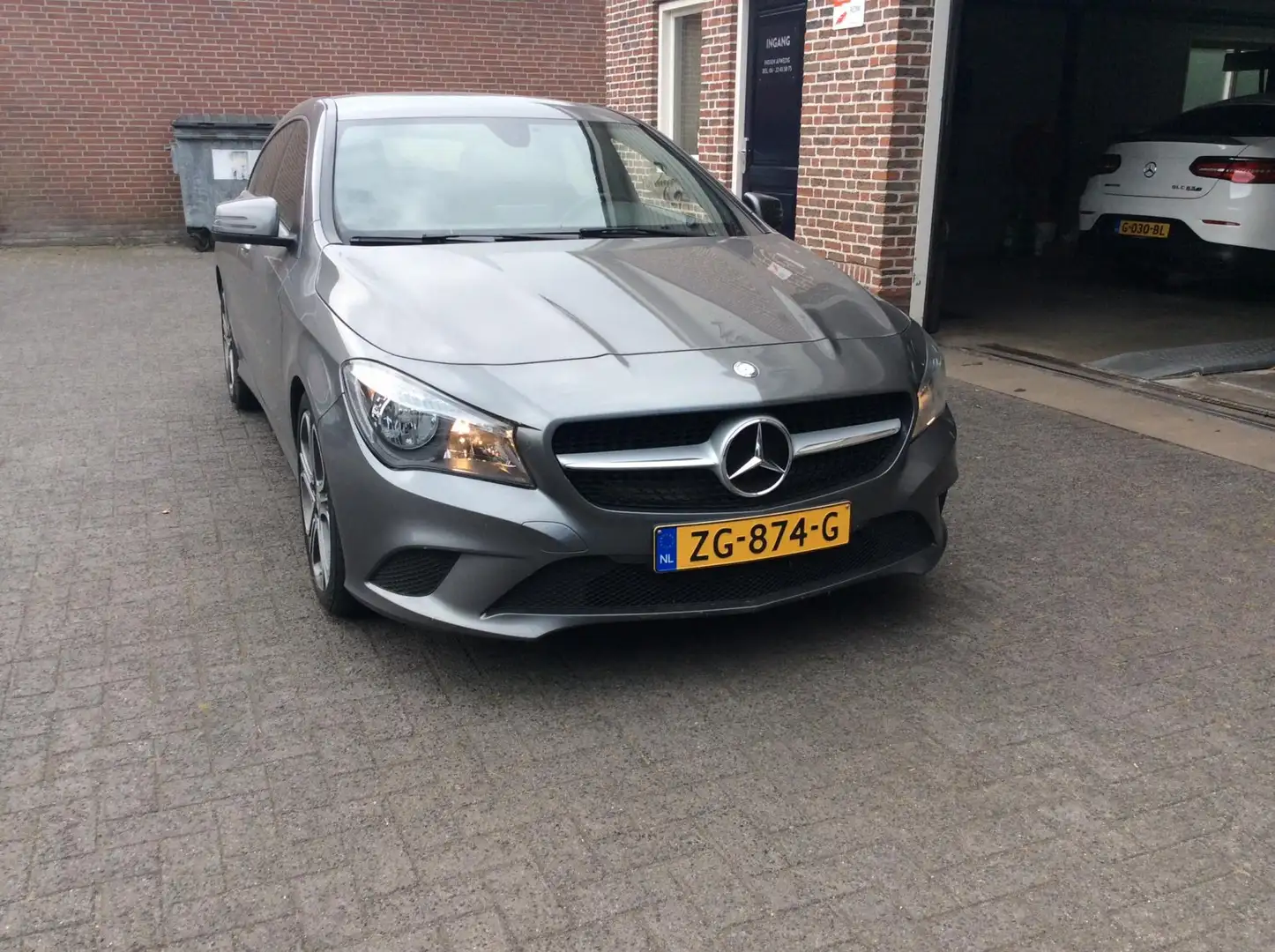 Mercedes-Benz CLA 200 Shooting Brake Grijs - 1
