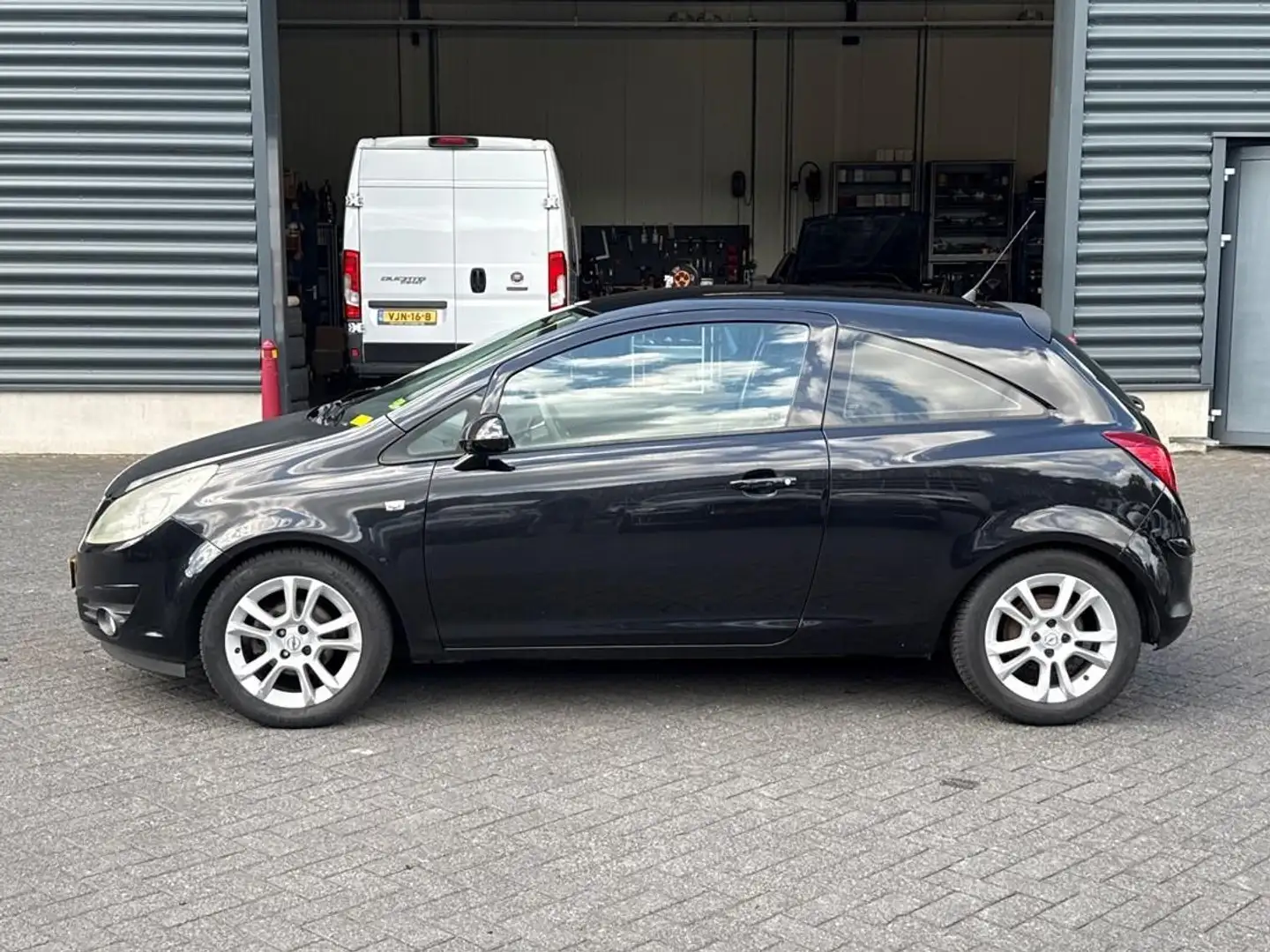 Opel Corsa 1.4-16V Sport , Navi Zwart - 2
