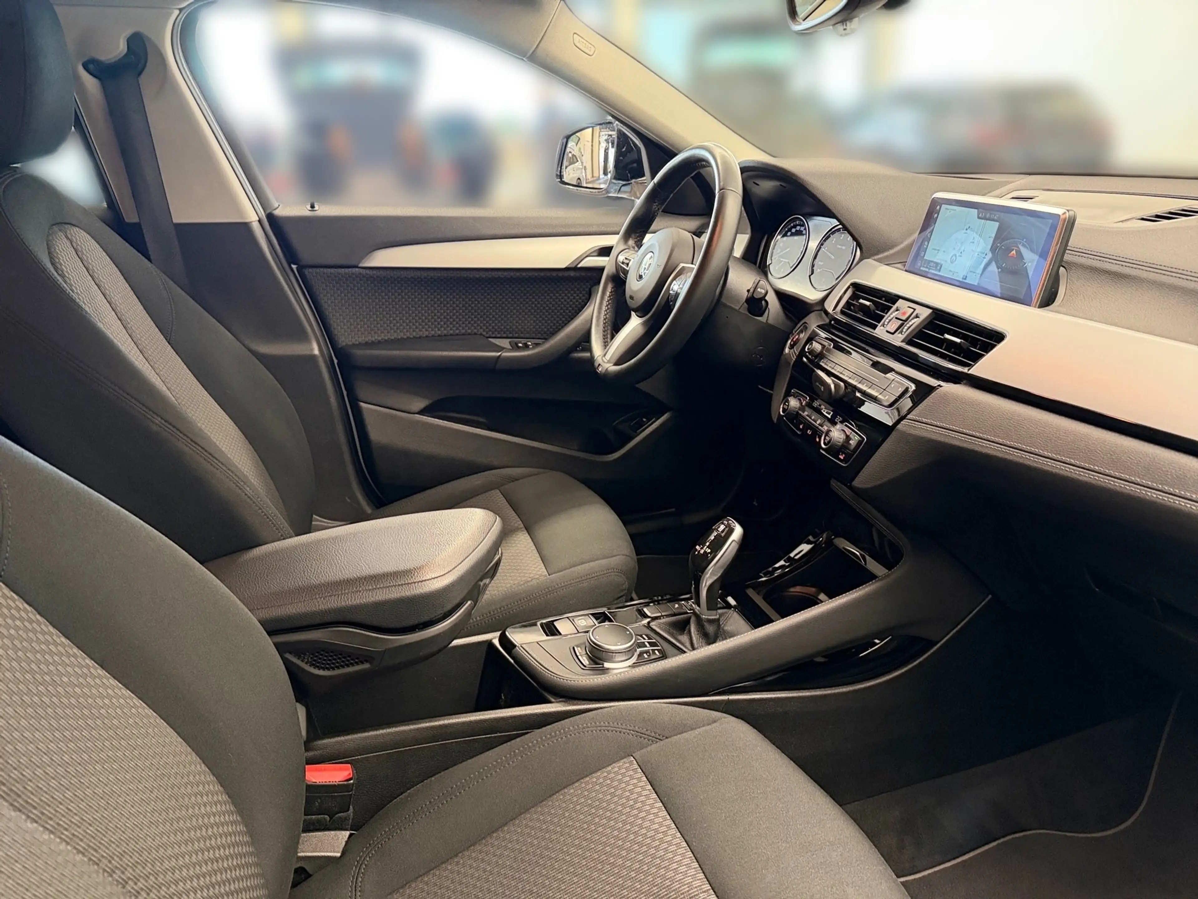 BMW X2 sDrive18i — photo 11
