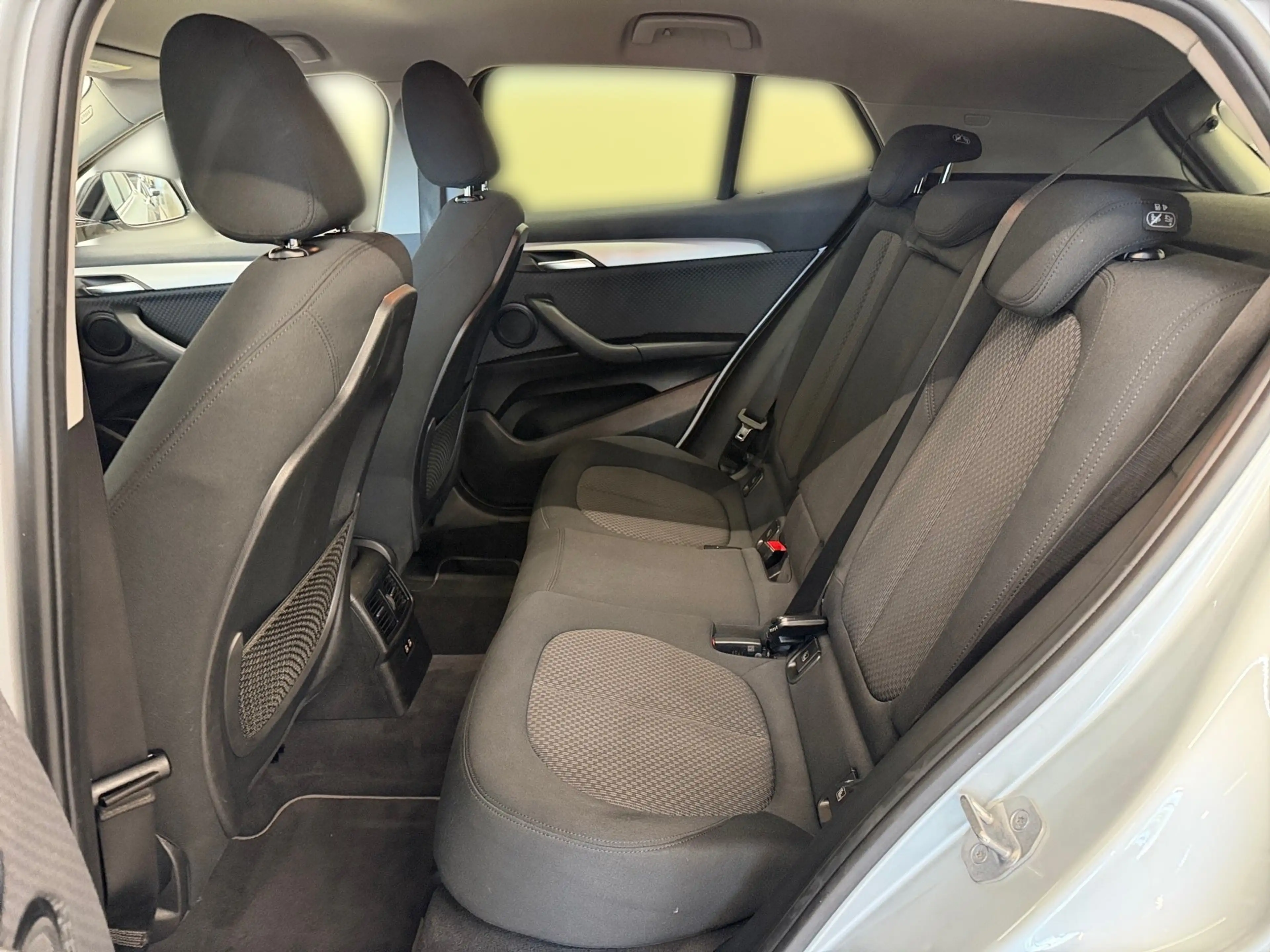 BMW X2 sDrive18i — photo 6