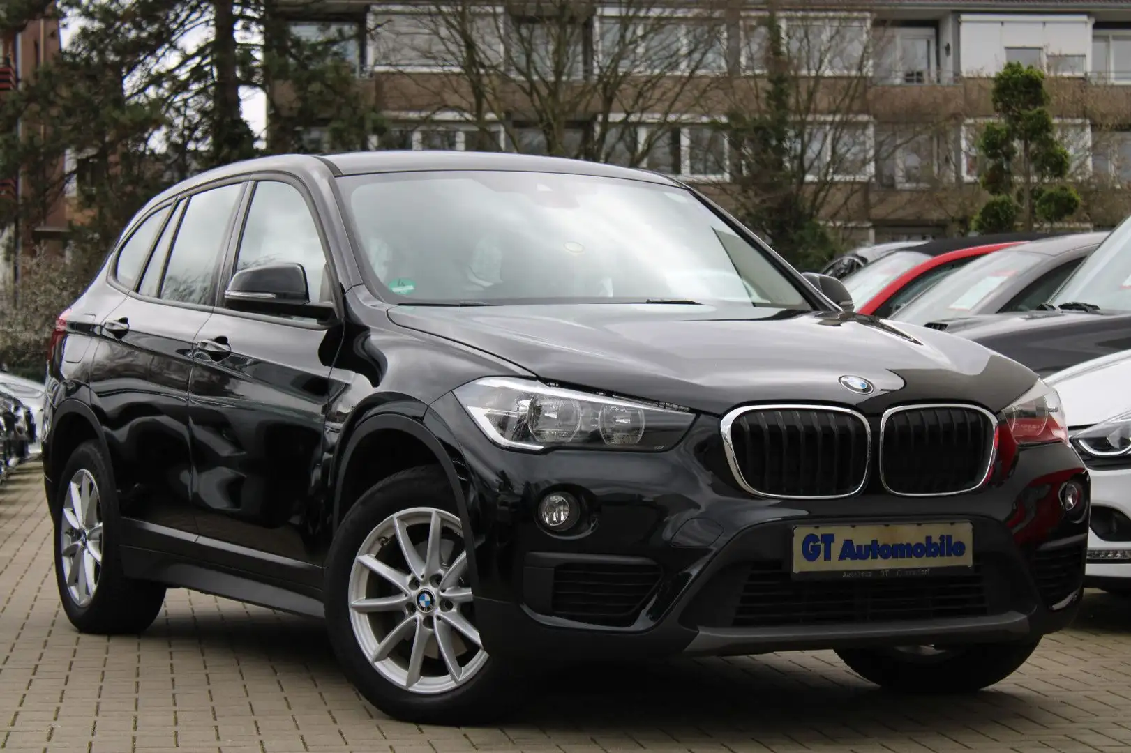BMW X1 sDrive 18d/ActiveGuard/Navi/Klima/Sitzheizung Schwarz - 1