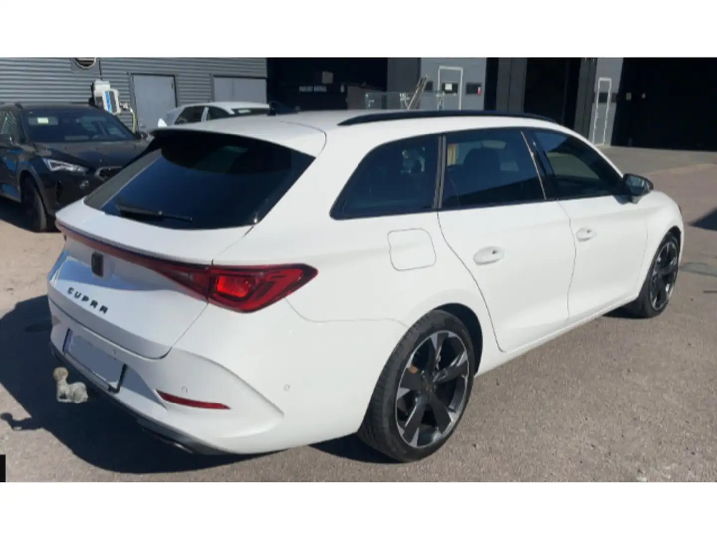 CUPRA Leon Sportstourer 1.5eTSI DSG AHK/ACC/KAM/SITZHZ Weiß - 2