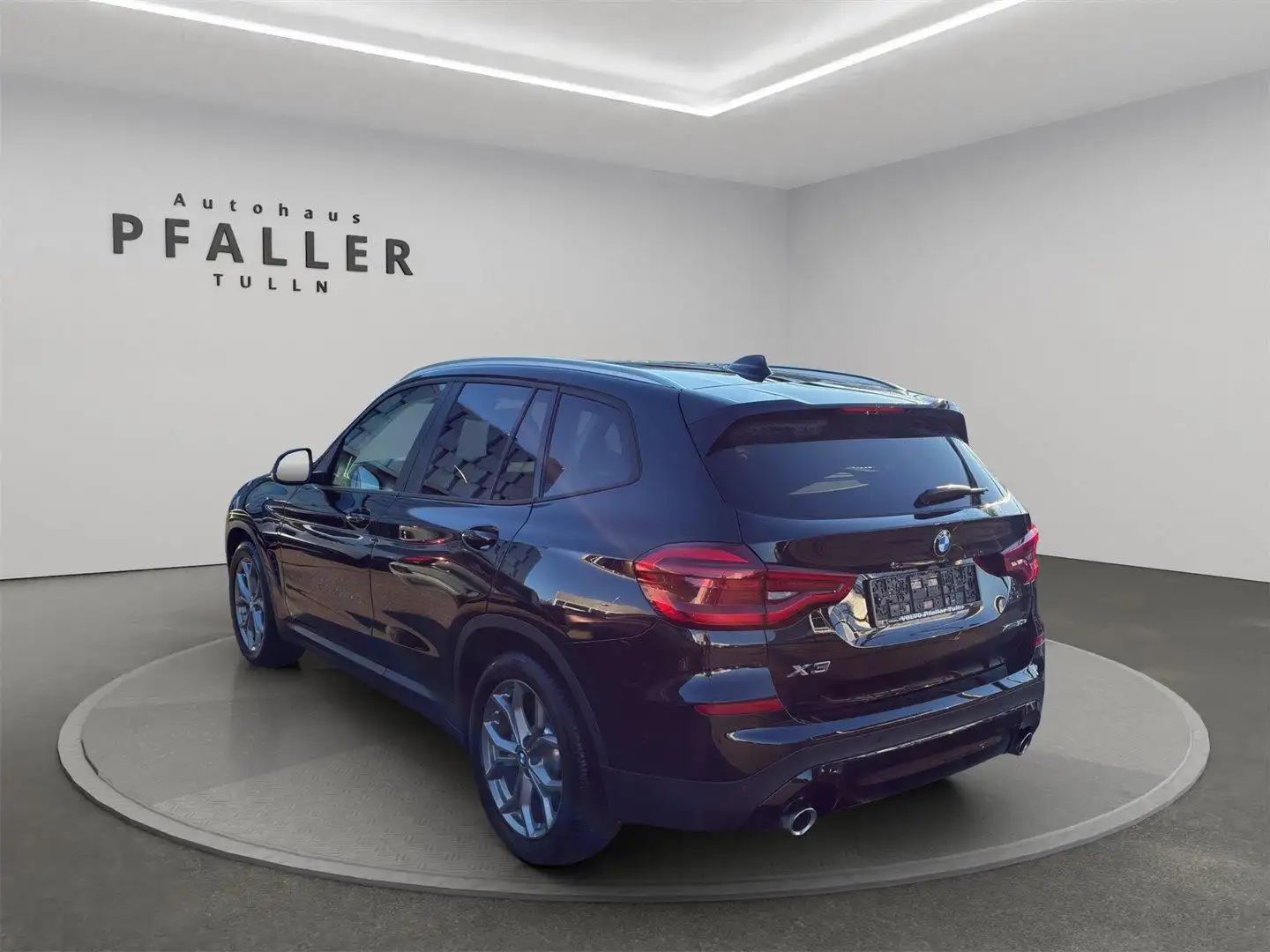 BMW X3 xDrive30e Schwarz - 2