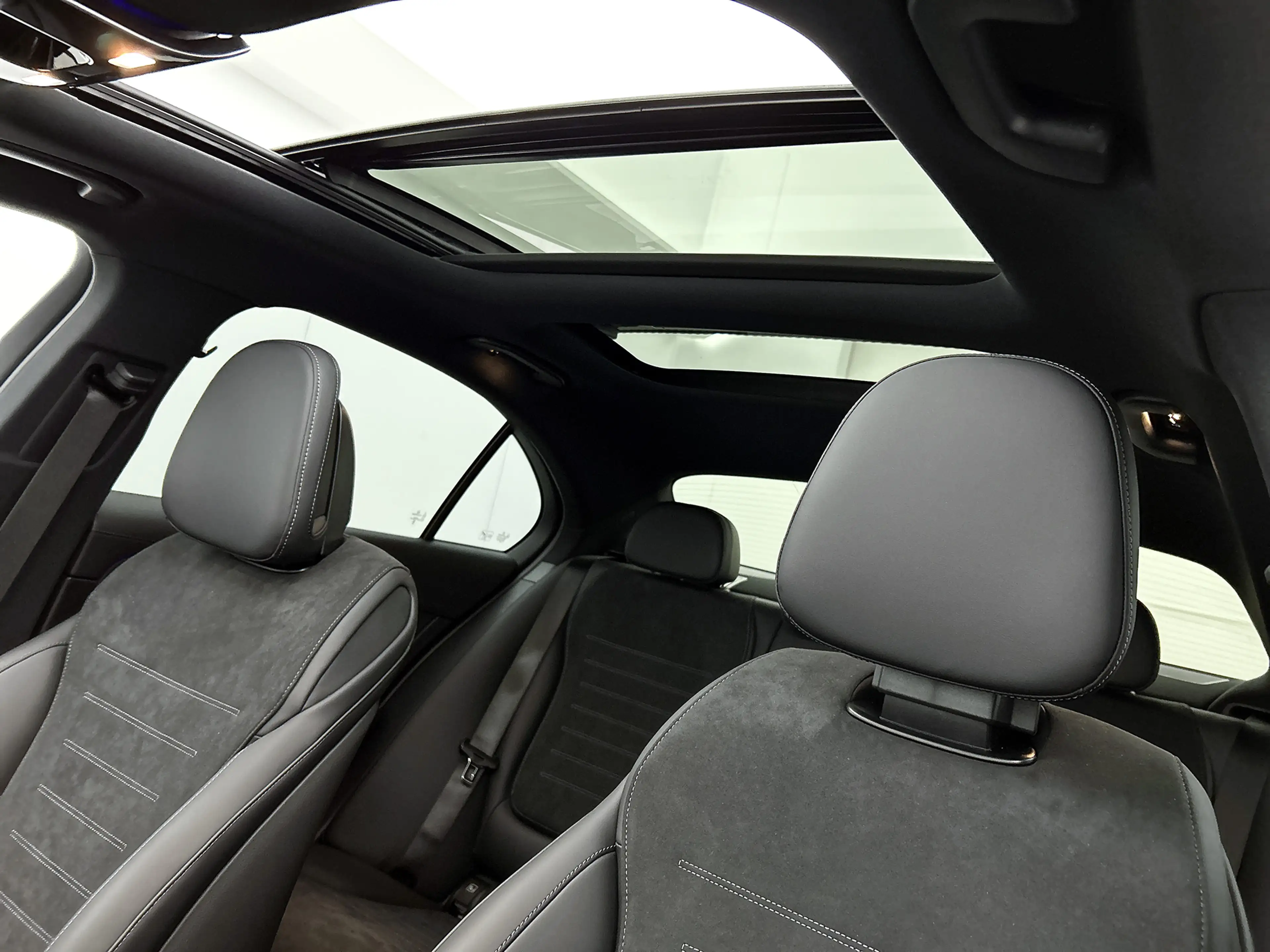 Mercedes-Benz C 300 e 140 Years Edition | Premium Plus | Nightpakket | — photo 12
