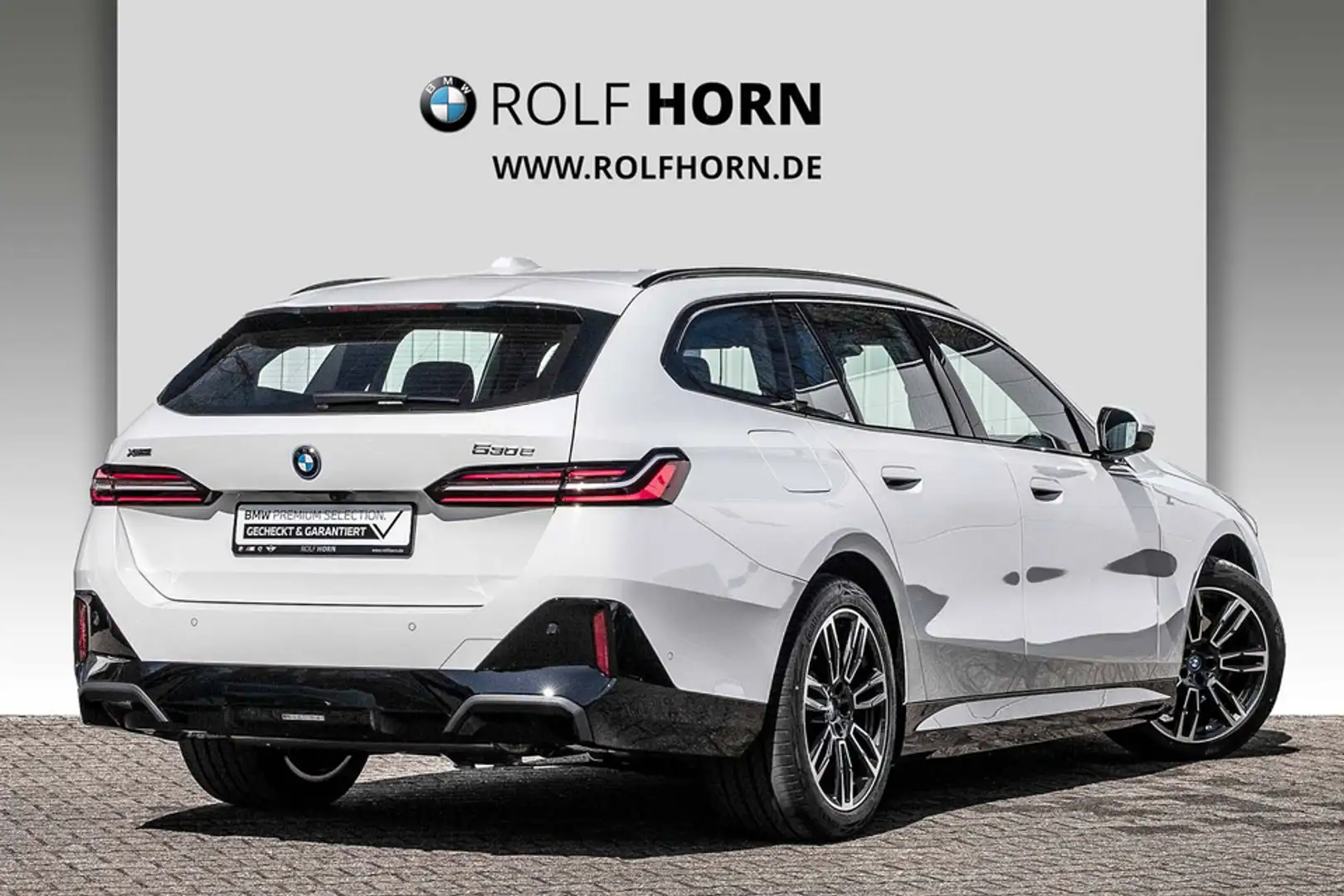 BMW 530 e xDrive Touring M Sportpaket Navi RKam 19"LM Bílá - 2