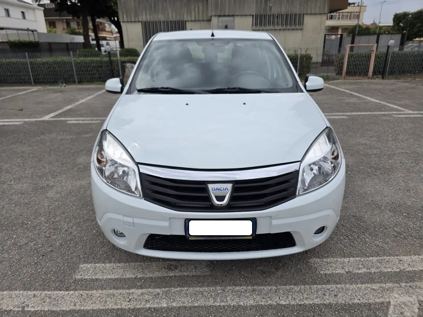 Dacia Sandero 1.4 8v Laureate Gpl - 1