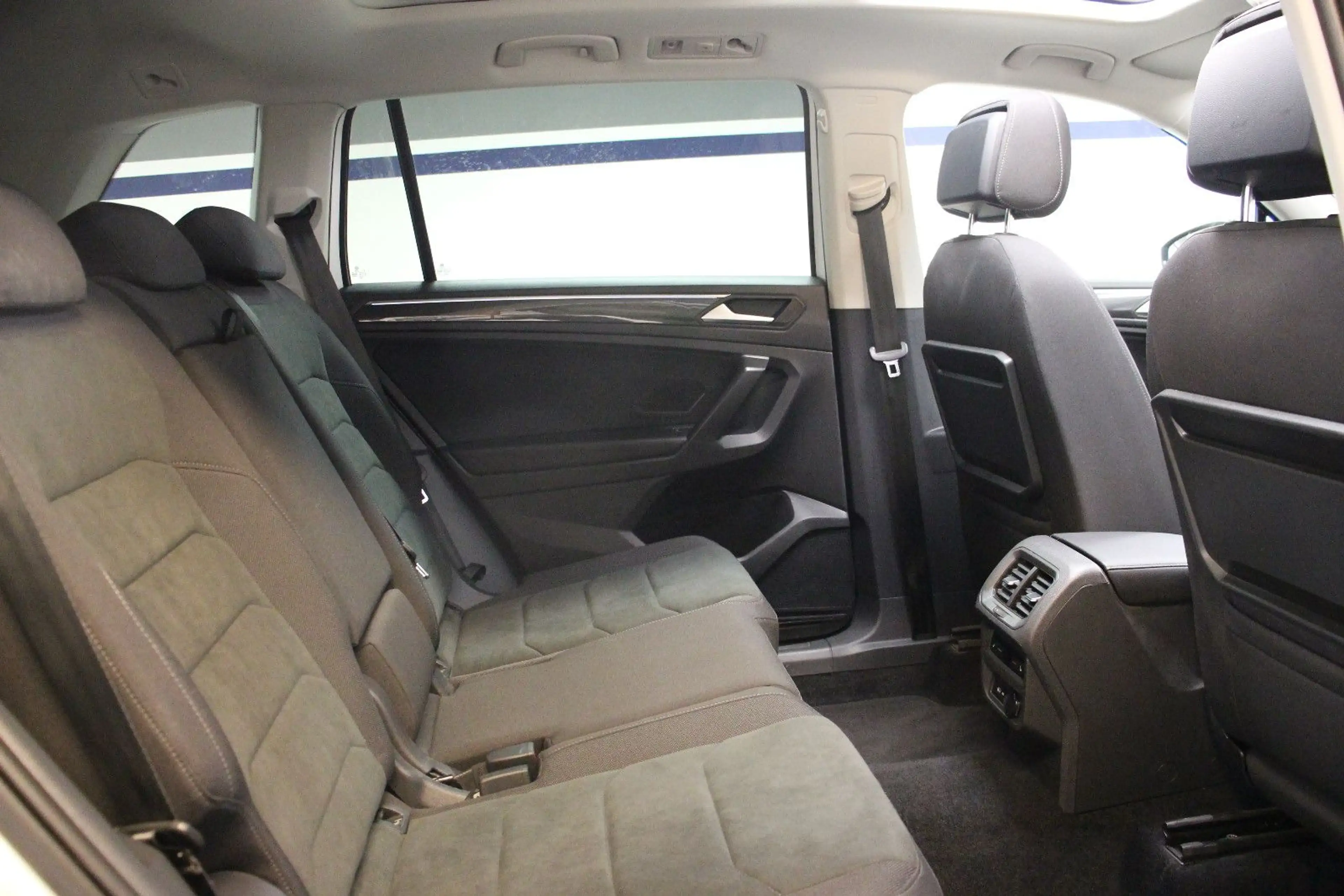 Volkswagen Tiguan Allspace Tiguan Allsp. 2.0 TDI DSG 4M. R-line *AHK/VOLL** — photo 14