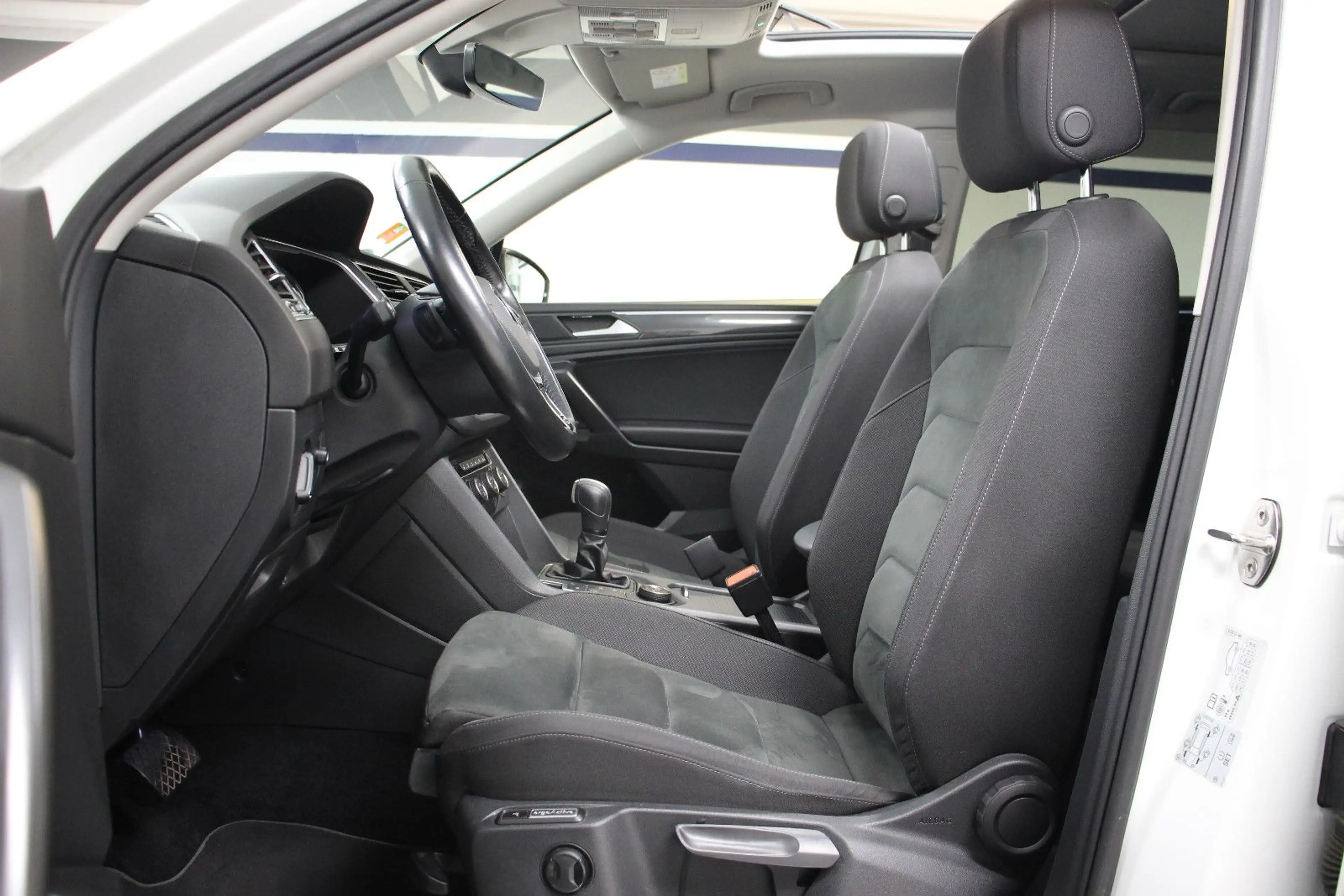 Volkswagen Tiguan Allspace Tiguan Allsp. 2.0 TDI DSG 4M. R-line *AHK/VOLL** — photo 11